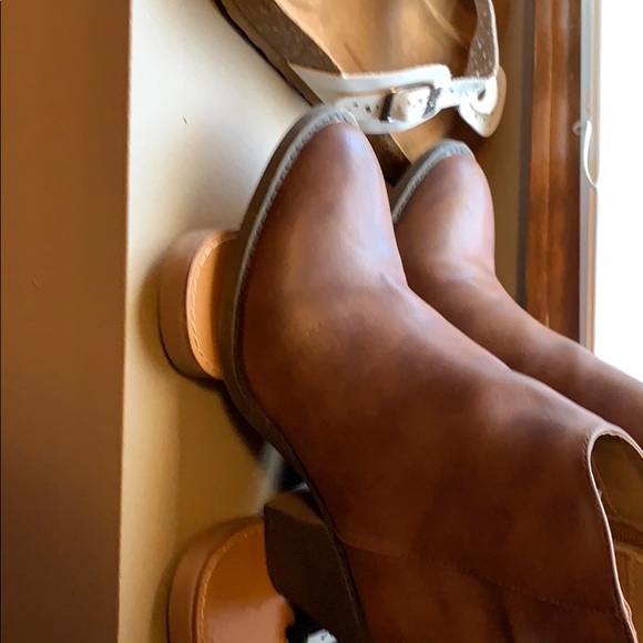 Shoes - Picture 5 of 8